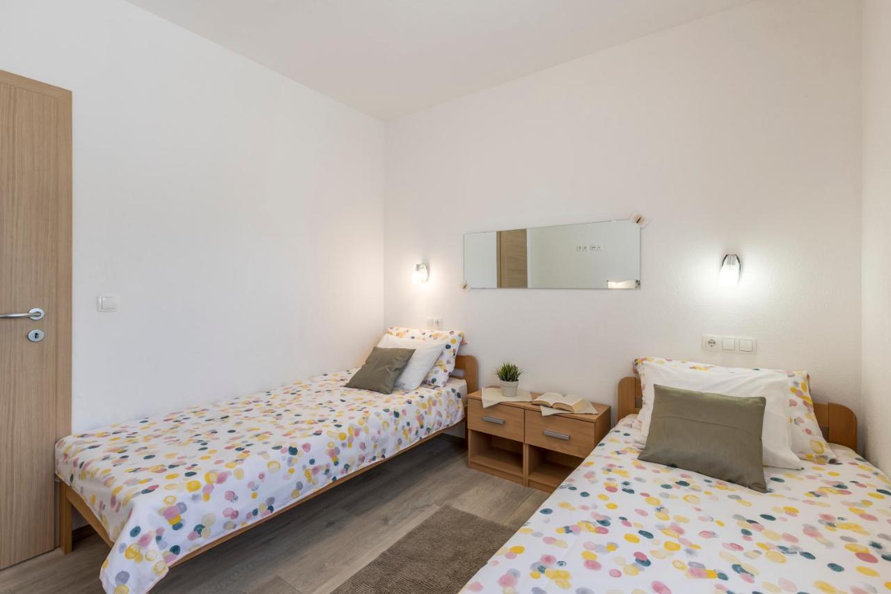 Apart Sa Terasom 250M Od Plaze,Parking,Wi Fi,Rostilj โตรกีร์ ภายนอก รูปภาพ