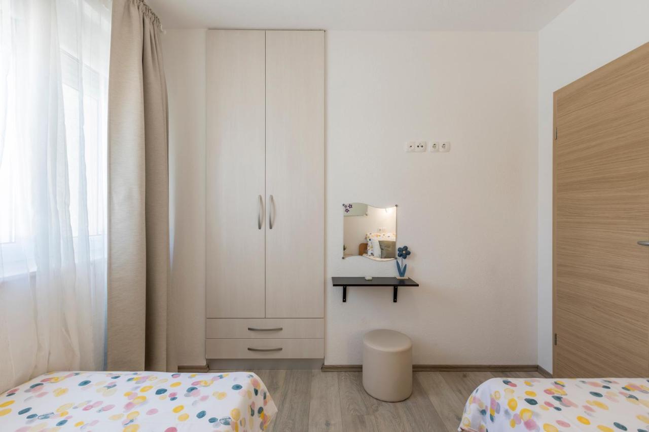 Apart Sa Terasom 250M Od Plaze,Parking,Wi Fi,Rostilj โตรกีร์ ภายนอก รูปภาพ