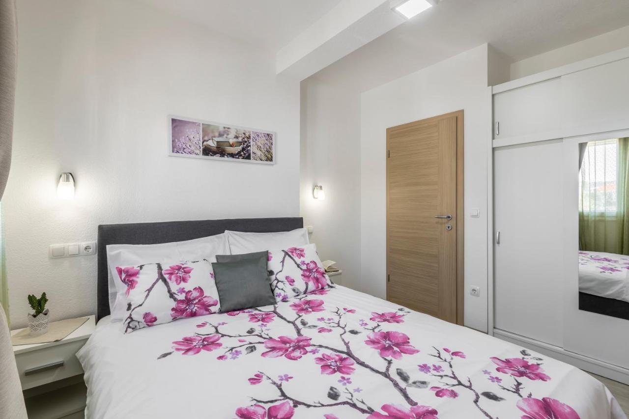 Apart Sa Terasom 250M Od Plaze,Parking,Wi Fi,Rostilj โตรกีร์ ภายนอก รูปภาพ