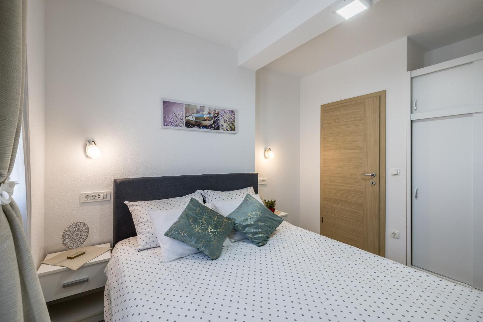 Apart Sa Terasom 250M Od Plaze,Parking,Wi Fi,Rostilj โตรกีร์ ภายนอก รูปภาพ
