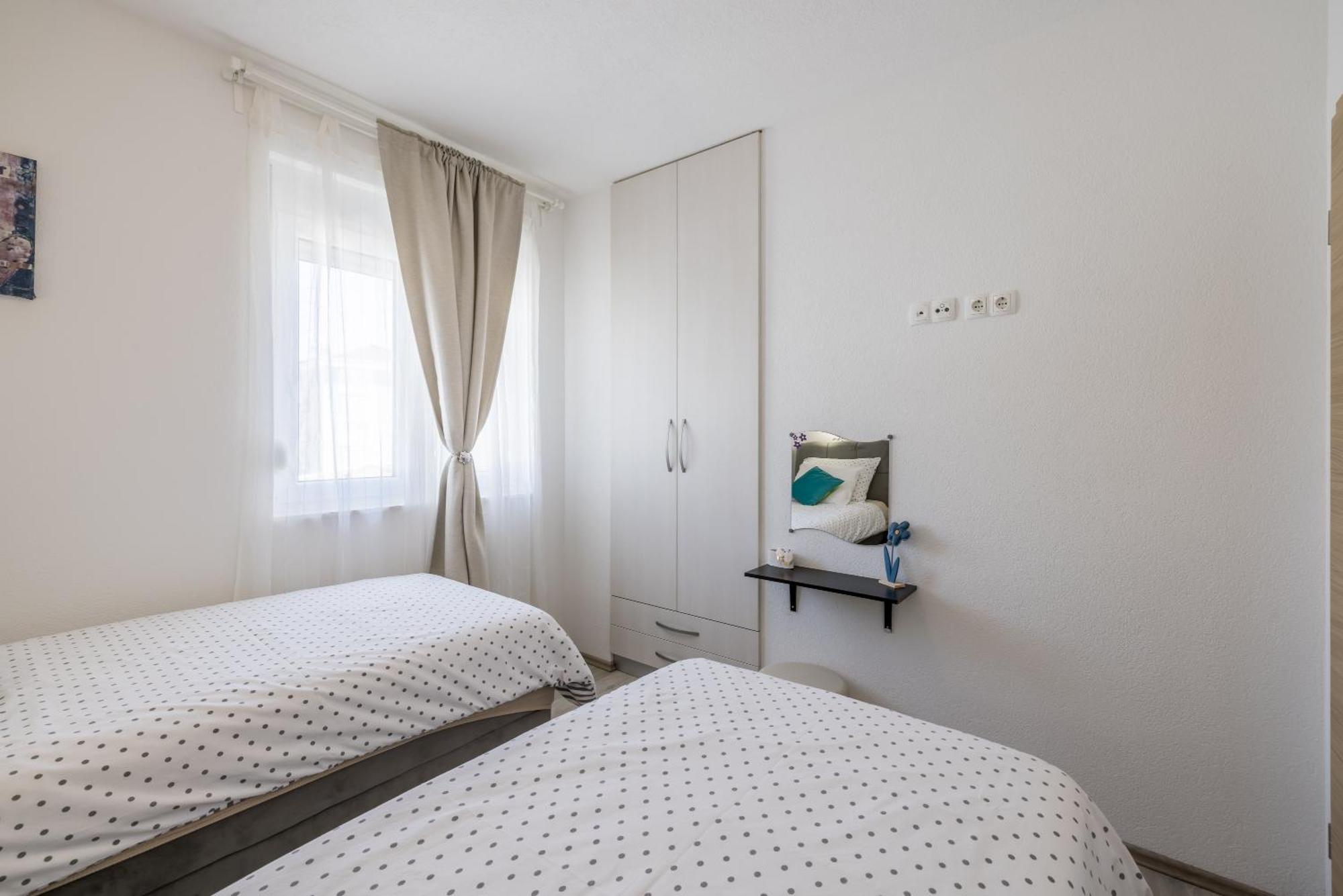 Apart Sa Terasom 250M Od Plaze,Parking,Wi Fi,Rostilj โตรกีร์ ภายนอก รูปภาพ