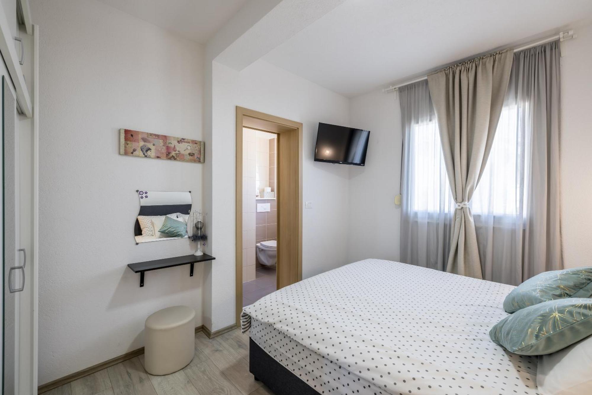 Apart Sa Terasom 250M Od Plaze,Parking,Wi Fi,Rostilj โตรกีร์ ภายนอก รูปภาพ