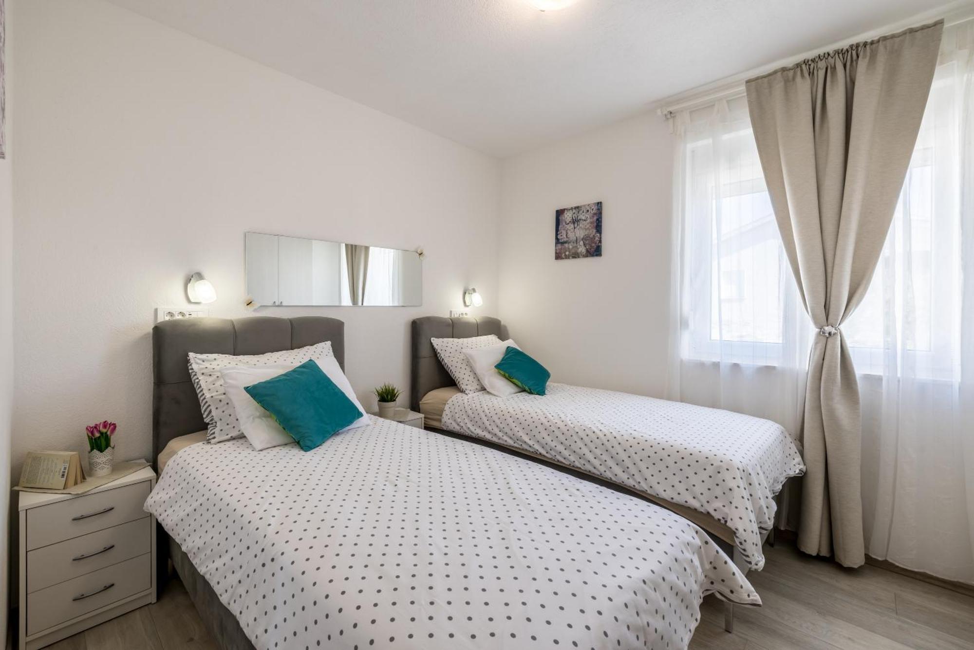 Apart Sa Terasom 250M Od Plaze,Parking,Wi Fi,Rostilj โตรกีร์ ภายนอก รูปภาพ
