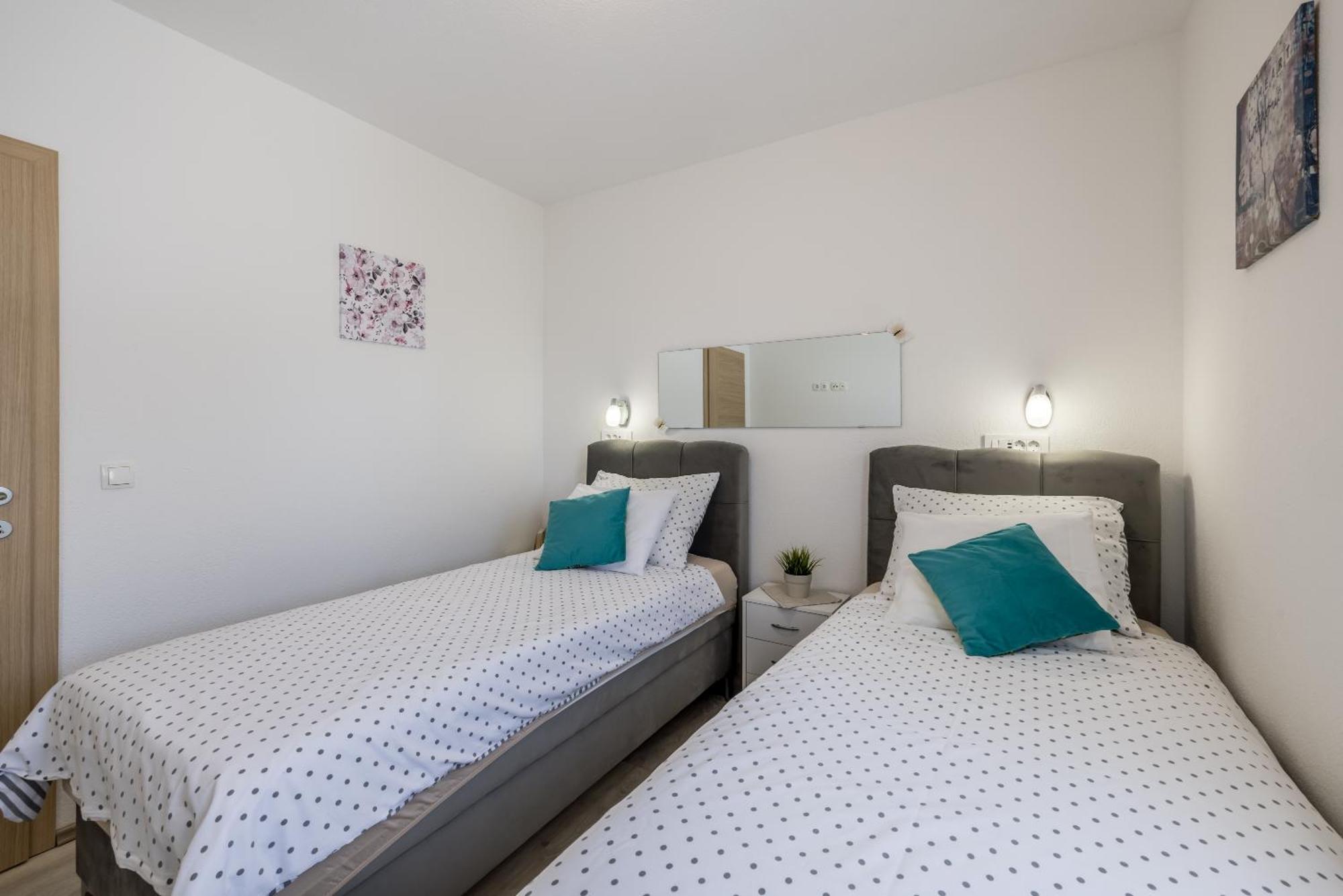 Apart Sa Terasom 250M Od Plaze,Parking,Wi Fi,Rostilj โตรกีร์ ภายนอก รูปภาพ