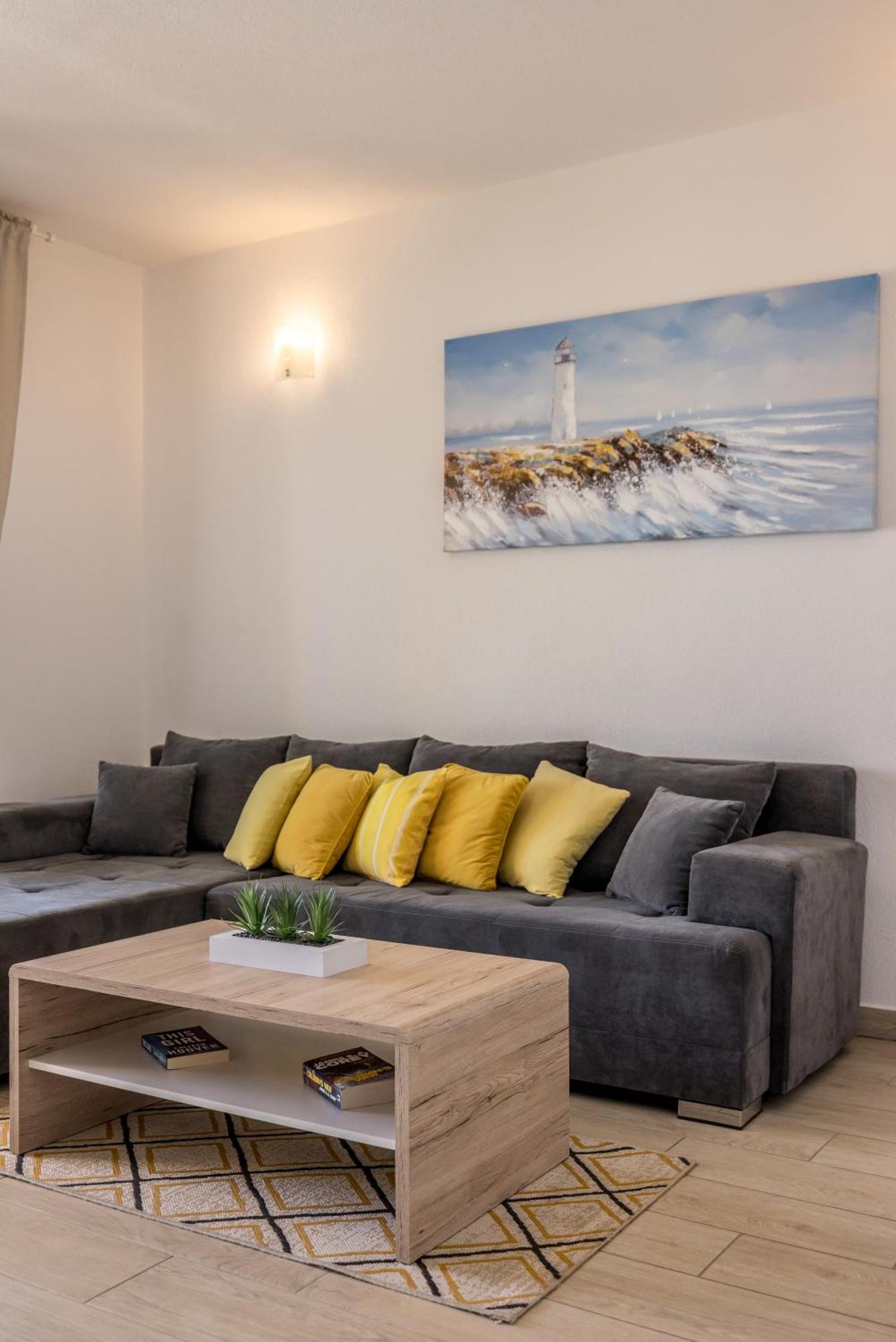 Apart Sa Terasom 250M Od Plaze,Parking,Wi Fi,Rostilj โตรกีร์ ภายนอก รูปภาพ